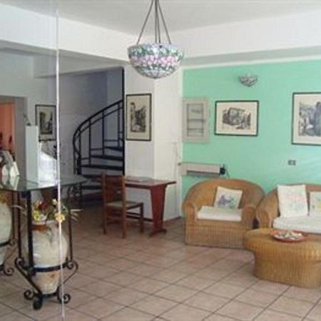 B&B La Grotta SantʼAlessio Siculo Exteriör bild