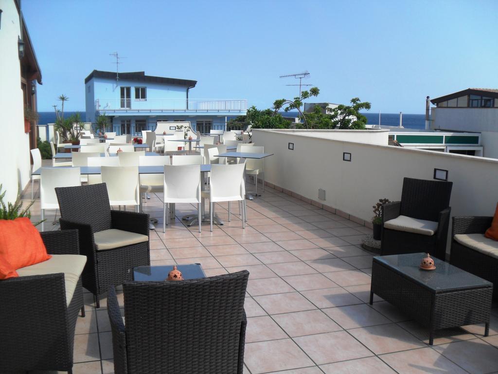 B&B La Grotta SantʼAlessio Siculo Exteriör bild